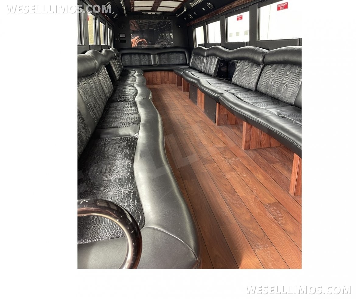 Limo Bus for Sale in Lincoln, NE - Photo 6