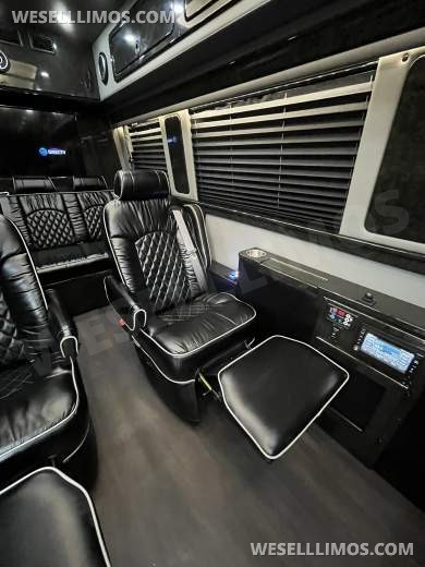2017 Midwest Automotive Designs Mercedes-Benz 3500 Business Class Sprinter - Sprinter for Sale in Richmond, VA - Photo 26