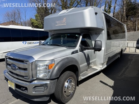2016 Ford F550 - turtle top minibus - 27 pax Shuttle Bus for Sale in Woodbridge, NJ - Main Photo