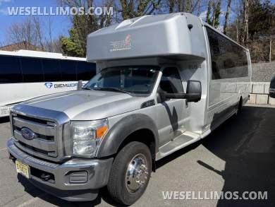 2016 Ford F550 - turtle top minibus - 27 pax Shuttle Bus for Sale in Woodbridge, NJ