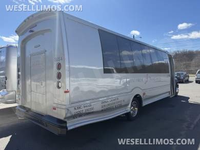 2016 Ford F550 - turtle top minibus - 27 pax Shuttle Bus - Shuttle Bus for Sale in Woodbridge, NJ - Photo 3