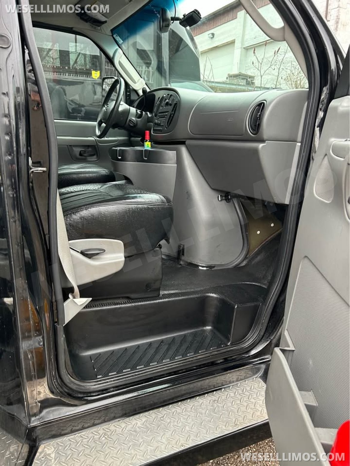 Limo Bus for Sale in Steubenville, OH - Photo 8