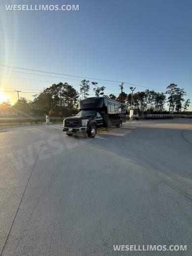 2013 Ford F-550 Limo Bus for Sale in houston, TX