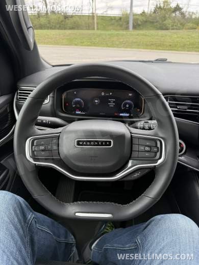 2024 Jeep Wagoneer L 4x4 - SUV for Sale in Goodlettsville, TN - Photo 10