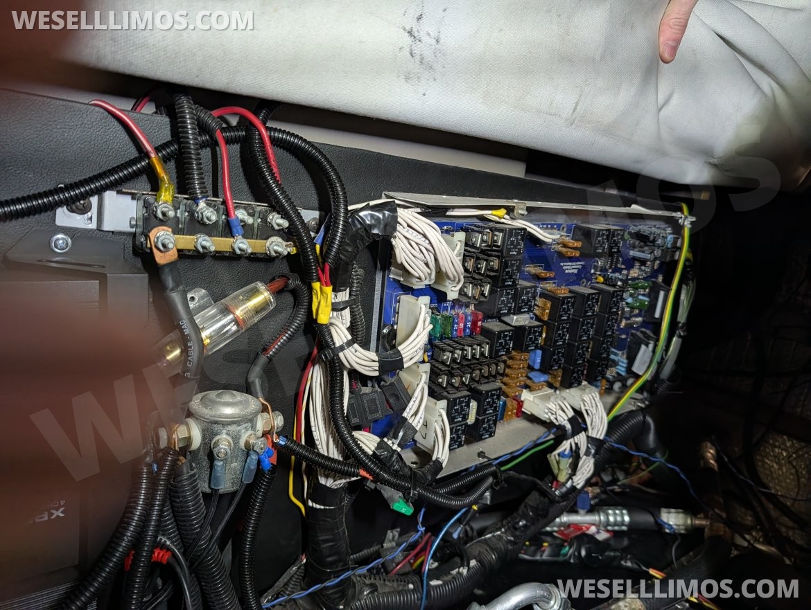 Limousine for Sale in Hazel park, MI - Photo 9