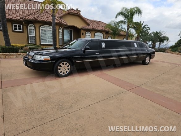 2004 Lincoln Towncar Limousine for Sale in Murrieta, CA - Photo 2
