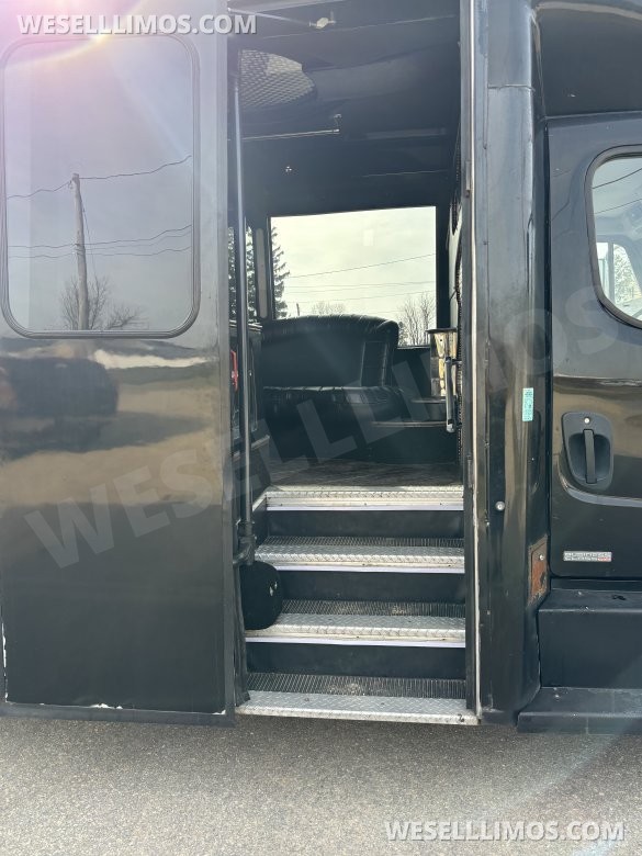 2008 Freightliner Party Bus Limo Bus for Sale in Kieler, WI - Photo 3
