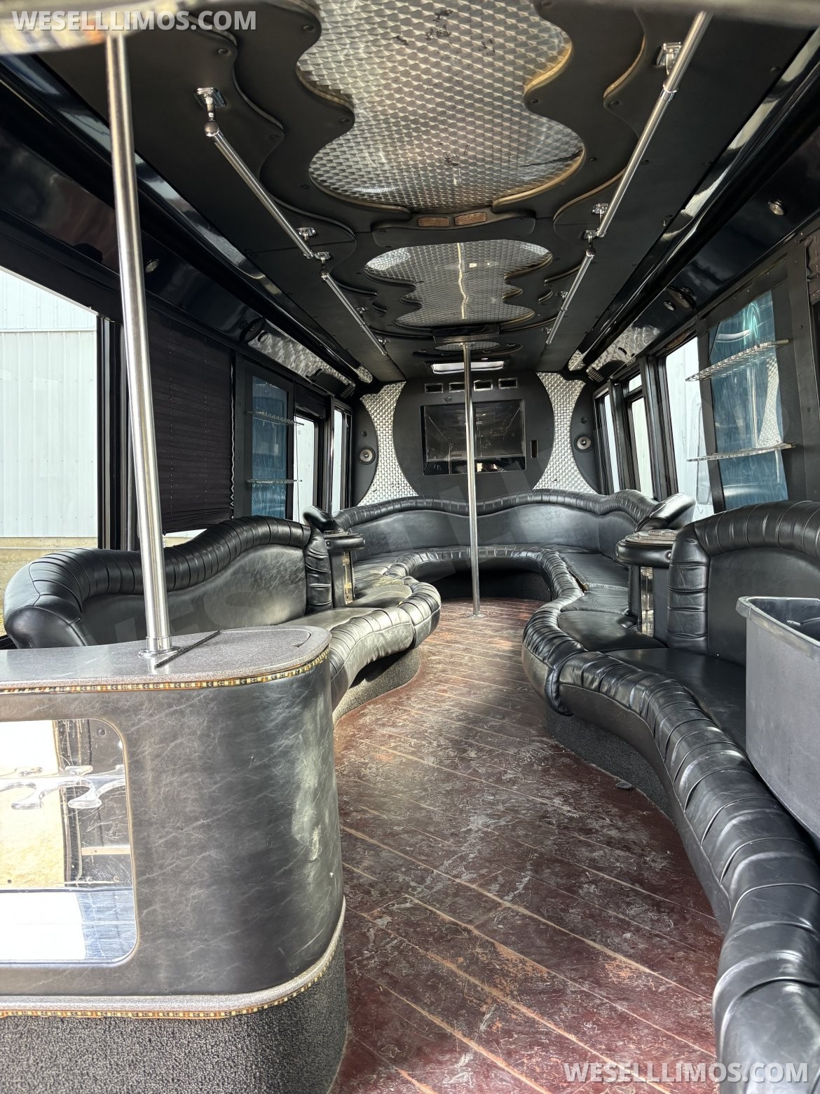 Limo Bus for Sale in Kieler, WI - Photo 8