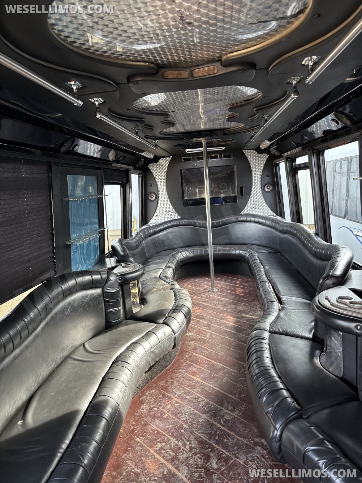 Limo Bus for Sale in Kieler, WI - Photo 10