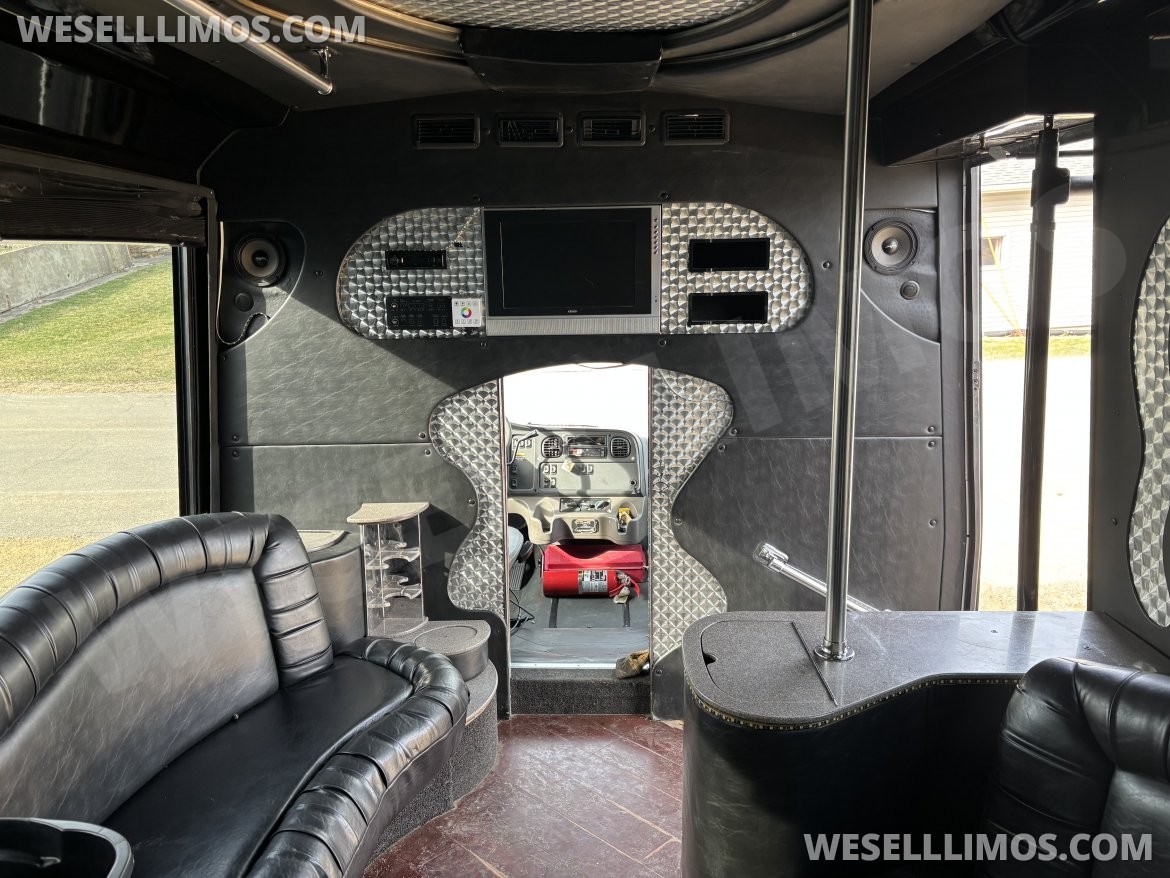 Limo Bus for Sale in Kieler, WI - Photo 14