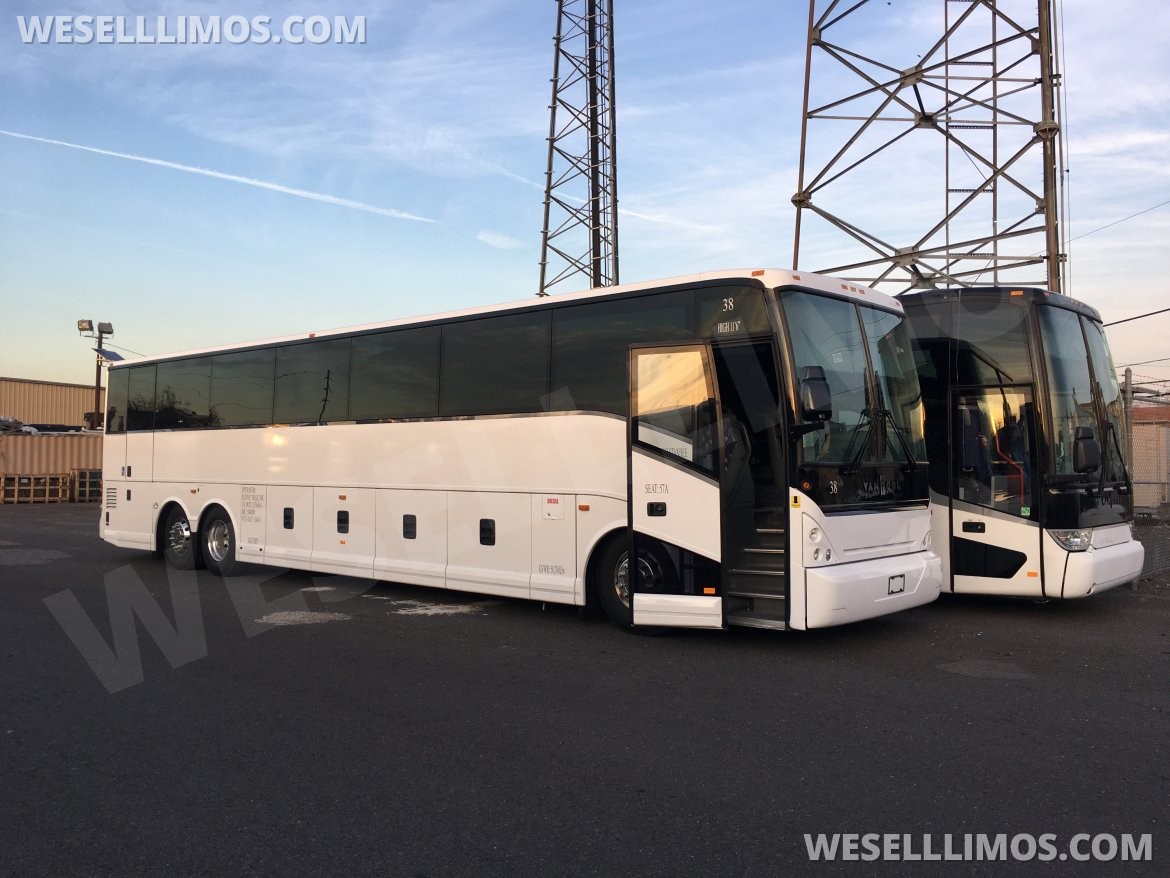 Motorcoach for Sale in MONROE TOWNSHIP, NJ - Photo 3