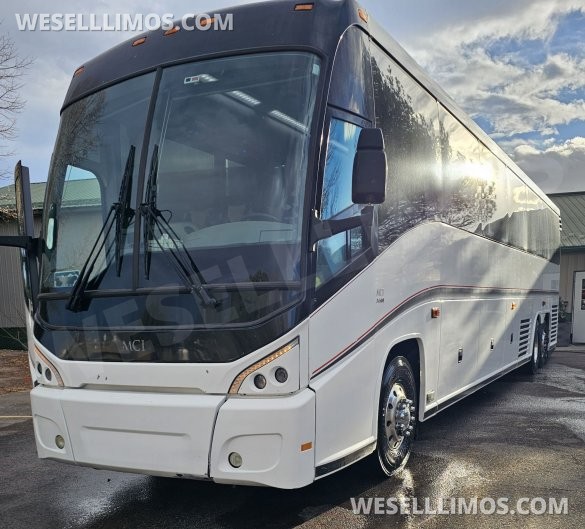 2013 MCI J4500 Motorcoach for Sale in Ft. Collins, CO - Main Photo