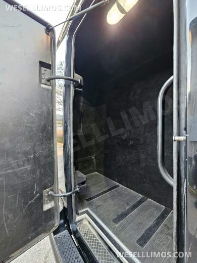 2017 Grech GM33 Ford F550 Executive Shuttle - Executive Shuttle for Sale in Ft. Collins, CO - Photo 9