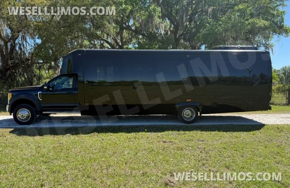 2017 Ford F550 Executive Shuttle for Sale in Orlando, FL - Photo 2
