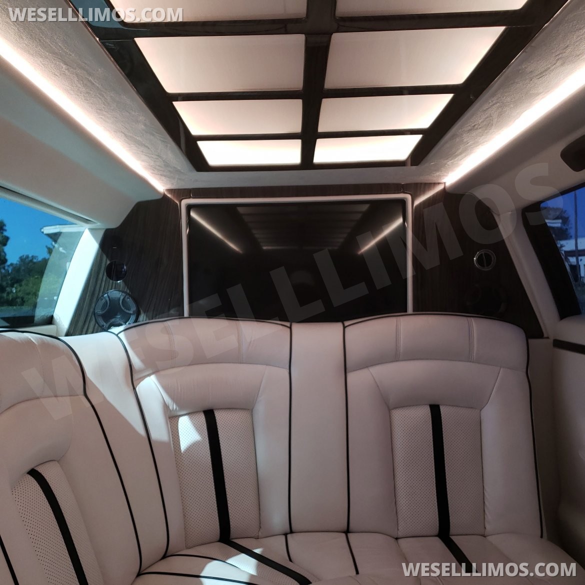 Limousine for Sale in Lake Ozark, MO - Photo 3