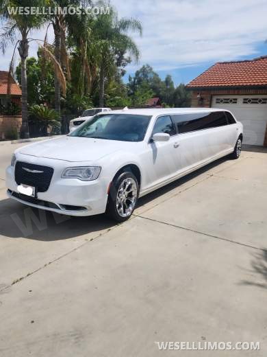 2015 Chrysler 300 Limousine for Sale in Bloomington, CA