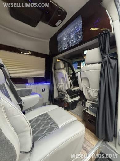 2014 Level Up Customs Mercedes-Benz Sprinter 3500 Daycruiser - Sprinter for Sale in Richmond, VA - Photo 21