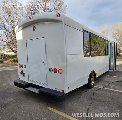 2015 Champion Bus Ford E450 Shuttle Bus - Shuttle Bus for Sale in Fort Collins, CO - Photo 13