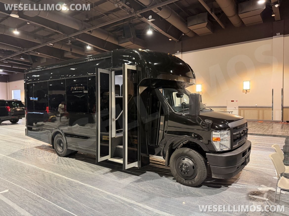 Executive Shuttle for Sale in Elkhart, IN - Main Photo
