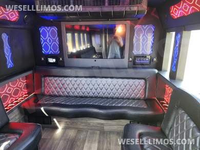 2022 First Class Coach Works  Ford F-650 Limo Bus - Limo Bus for Sale in Orlando, FL - Photo 19