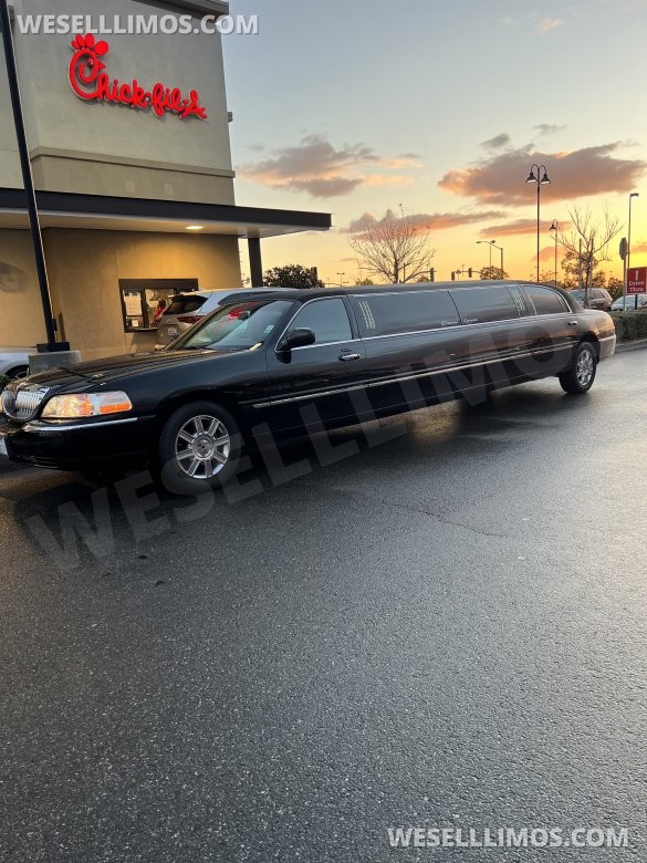 2007 Lincoln Town car Limousine for Sale in Glendora, CA - Main Photo