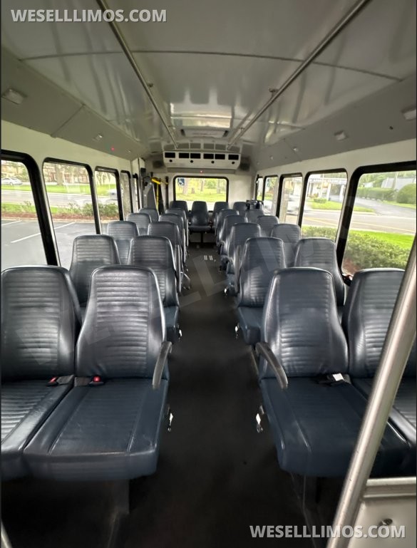 2015 Ford F550 Shuttle Bus for Sale in Webster, FL - Photo 3
