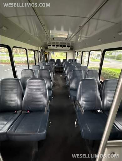 2015 Glaval Ford F550 Shuttle Bus - Shuttle Bus for Sale in Webster, FL - Photo 3
