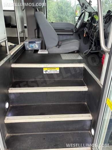 2015 Glaval Ford F550 Shuttle Bus - Shuttle Bus for Sale in Webster, FL - Photo 4