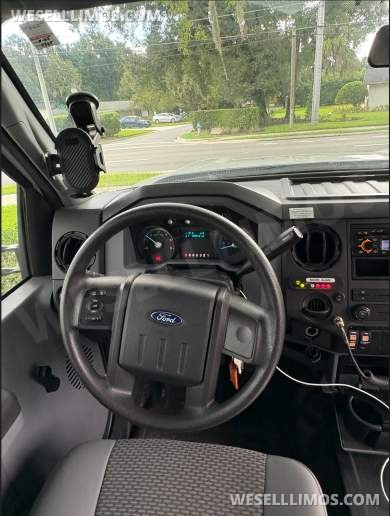 2015 Glaval Ford F550 Shuttle Bus - Shuttle Bus for Sale in Webster, FL - Photo 9