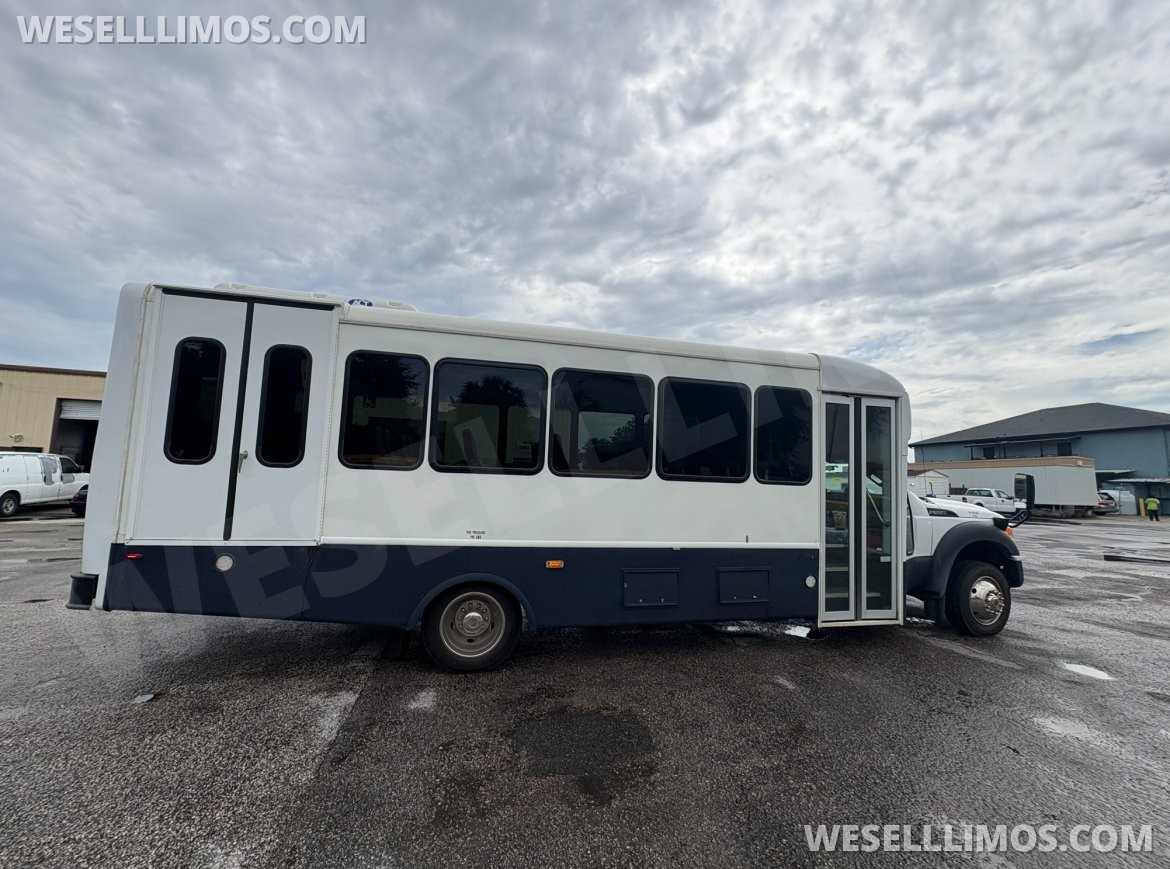 Shuttle Bus for Sale in Webster, FL - Photo 2