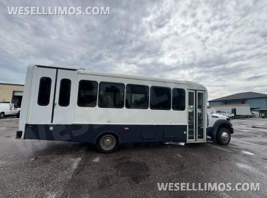 2015 Glaval Ford F550 Shuttle Bus - Shuttle Bus for Sale in Webster, FL - Photo 2