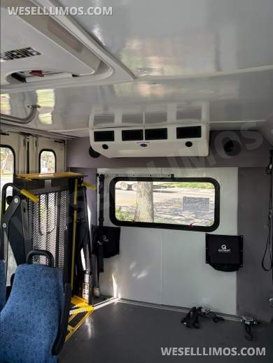 2019 Goshen Ford E450 Shuttle Bus - Shuttle Bus for Sale in Bushnell, FL - Photo 10
