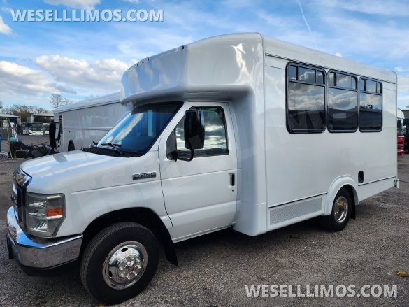 2017 Ford E350 Shuttle Bus for Sale in Bushnell, FL - Main Photo