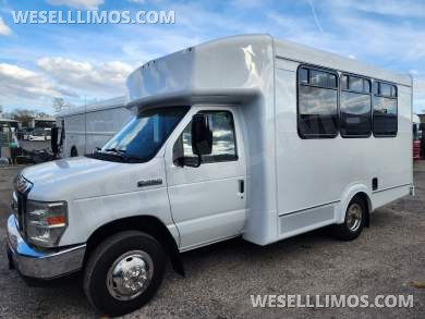 2017 Ford E350 Shuttle Bus for Sale in Bushnell, FL