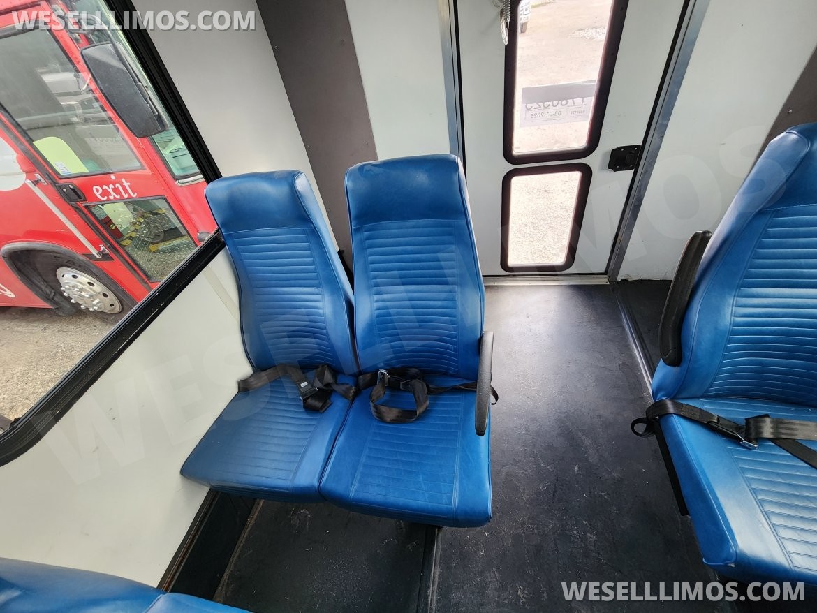 Shuttle Bus for Sale in Bushnell, FL - Photo 3