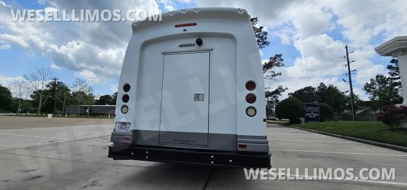 2016 Ford E-450 Executive Shuttle for Sale in Houston, TX - Photo 3