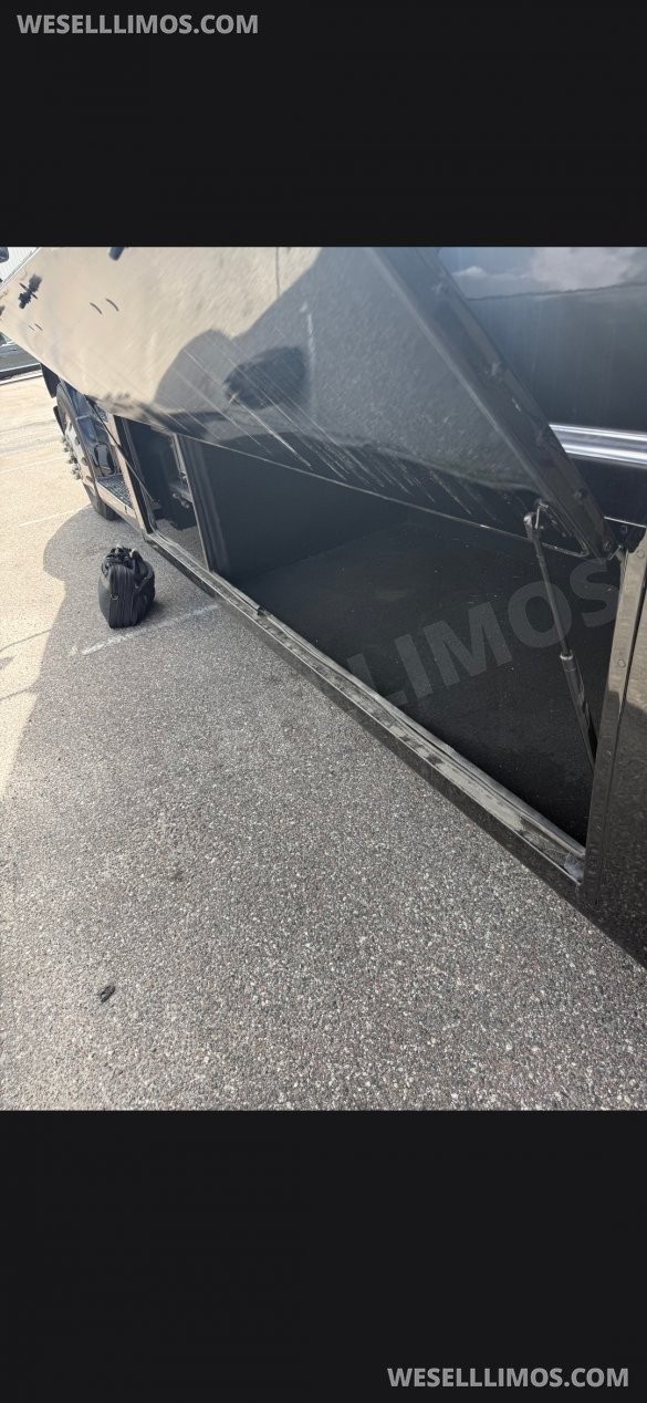 2019 Freightliner M-2 Executive Shuttle for Sale in Bushnell, FL - Photo 2