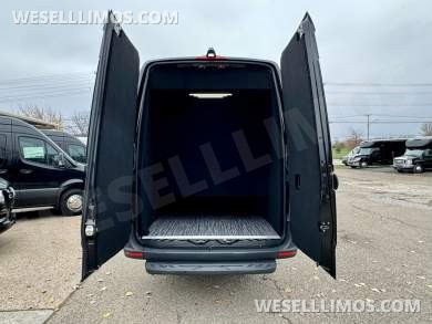 2026 Global Motor Coach Mercedes-Benz Sprinter Corporate Shuttle Bus - Shuttle Bus for Sale in Erie, PA - Photo 12
