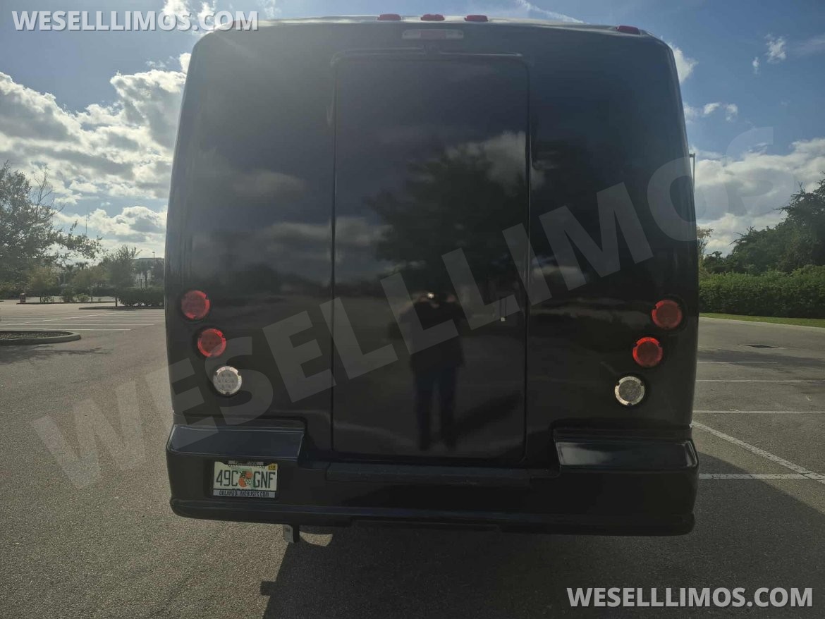 Limo Bus for Sale in Orlando, FL - Photo 5