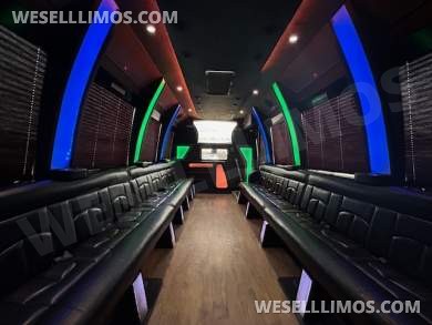 2017 Berkshire Ford E450 Limo Bus - Limo Bus for Sale in Cleveland, OH - Photo 3