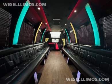 2017 Berkshire Ford E450 Limo Bus - Limo Bus for Sale in Cleveland, OH - Photo 4