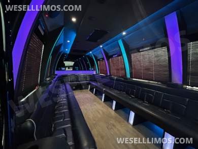 2017 Berkshire Ford E450 Limo Bus - Limo Bus for Sale in Cleveland, OH - Photo 8