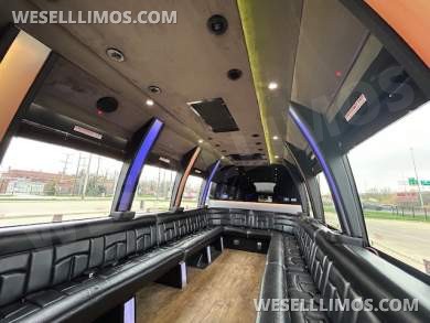2017 Berkshire Ford E450 Limo Bus - Limo Bus for Sale in Cleveland, OH - Photo 10