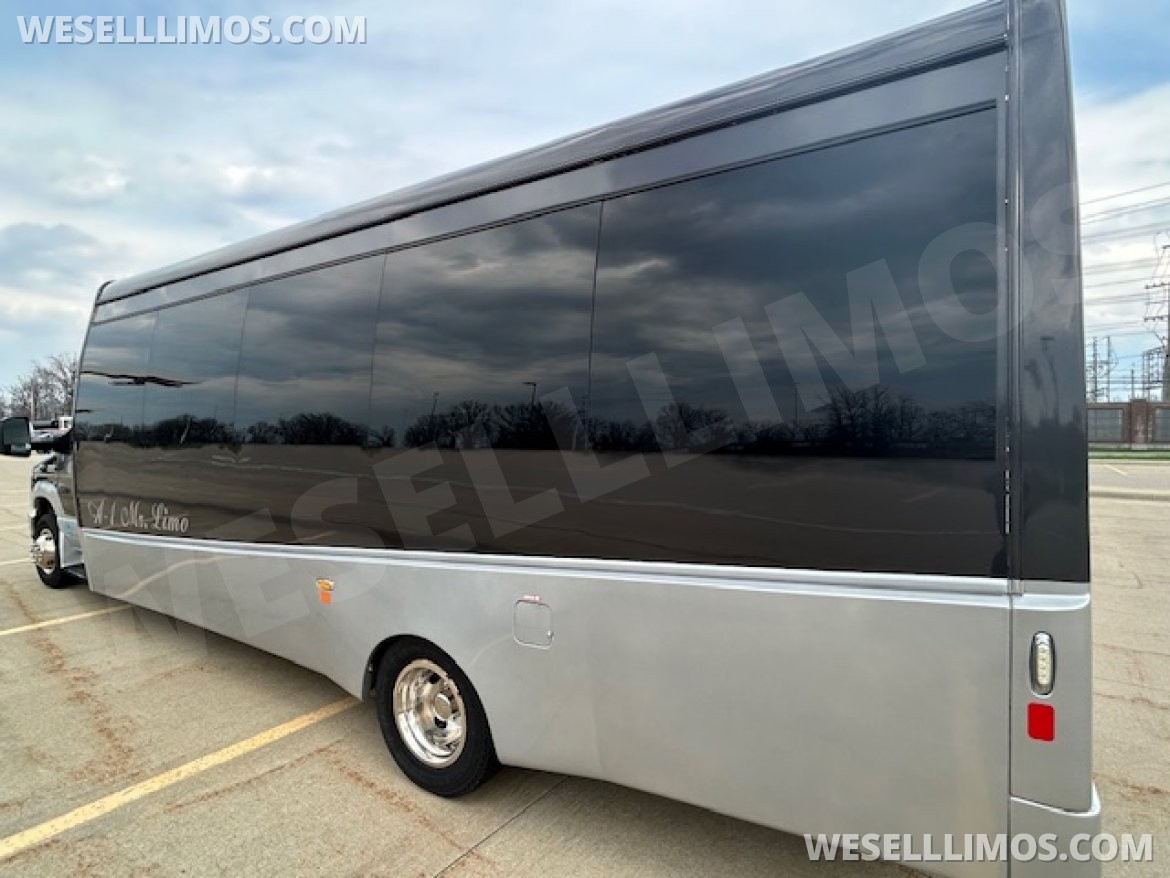 Limo Bus for Sale in Cleveland, OH - Photo 20