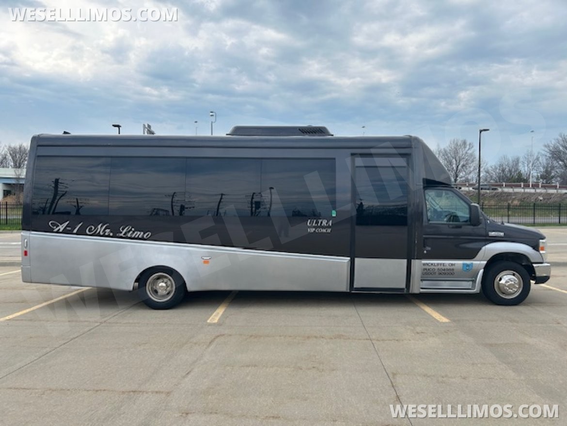 Limo Bus for Sale in Cleveland, OH - Photo 19