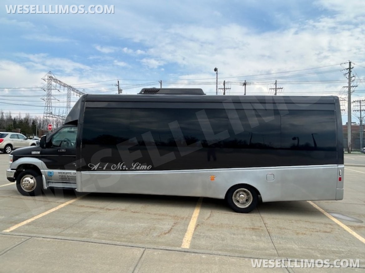 Limo Bus for Sale in Cleveland, OH - Photo 22