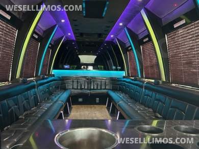 2017 Berkshire Ford E450 Limo Bus - Limo Bus for Sale in Cleveland, OH - Photo 5