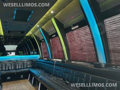 2017 Berkshire Ford E450 Limo Bus - Limo Bus for Sale in Cleveland, OH - Photo 7