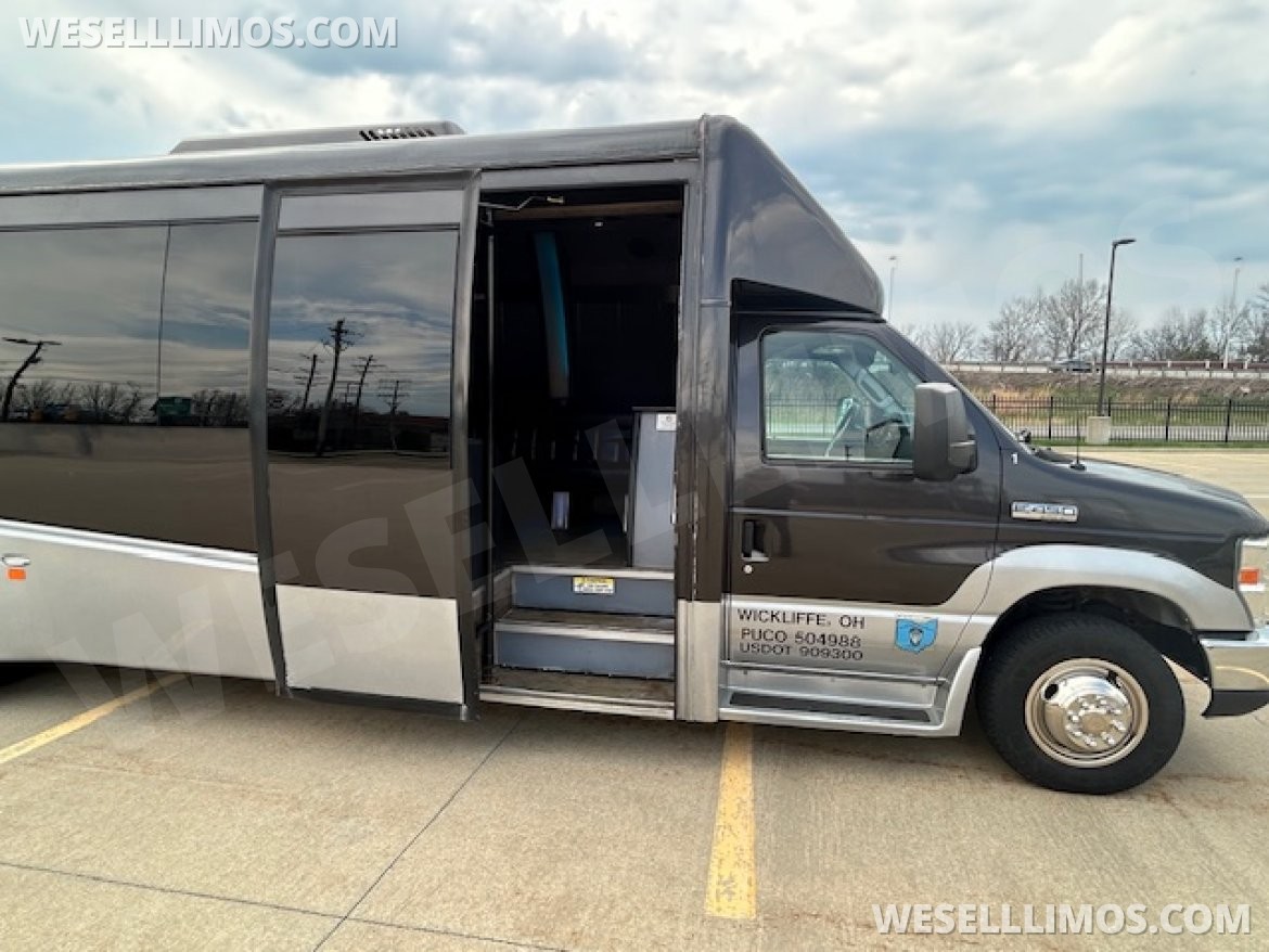 Limo Bus for Sale in Cleveland, OH - Photo 25