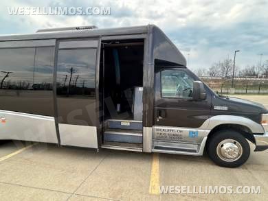 2017 Berkshire Ford E450 Limo Bus - Limo Bus for Sale in Cleveland, OH - Photo 25